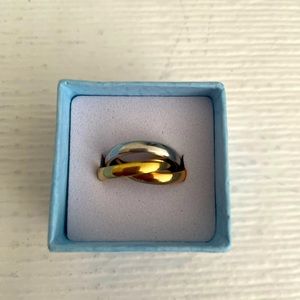 Trinity ring. Interlocked band rings of each 3mm. US size 4.